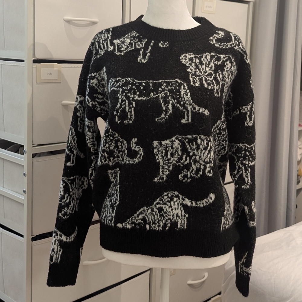 Faith & Zoe Black and White Patterned Tiger Cheetah Leopard Women's Sweater, S